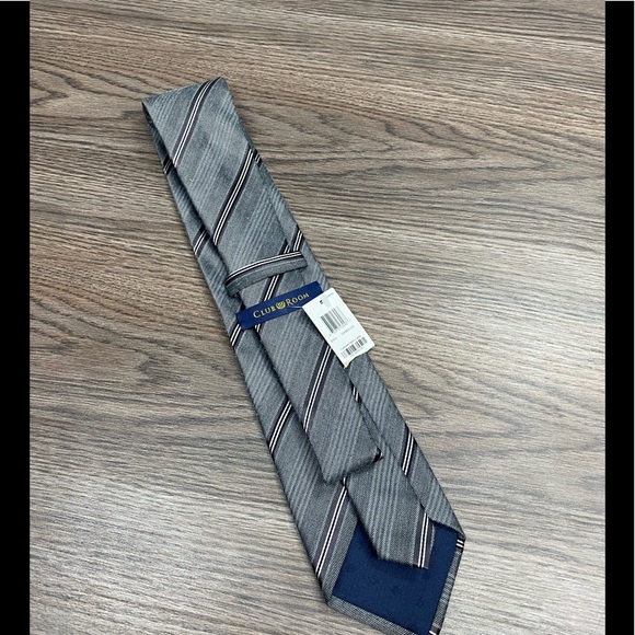 Club Room NWT Grey w/ White & Black Stripe Tie - Picture 2 of 5